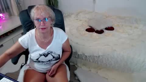 Ghertrudequeen online show from September 19, 5:06 am