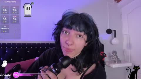 Allison  online show from November 19, 8:09 pm