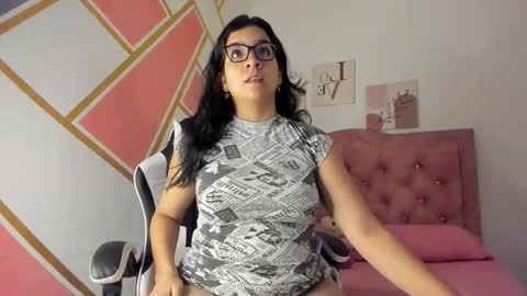 Snapshot of gia_cutee chatting on September 19, 3:27 am Gia online show from September 19, 3:27 am
