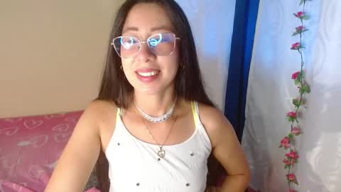 Snapshot of gia_leinn chatting on February 25, 6:33 pm Gia online show from February 25, 6:33 pm