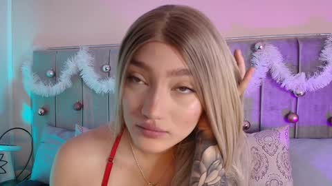 Snapshot of giaa_ross chatting on December 23, 11:47 am Gia online show from December 23, 11:47 am