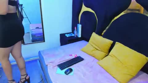 GiannaJohnson online show from November 14, 4:23 am