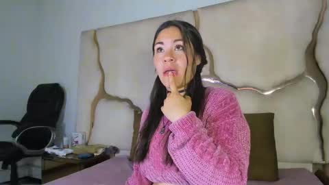 GiannaJohnson online show from November 5, 5:01 am