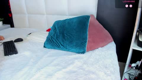 Gigi  online show from April 1, 1:41 pm