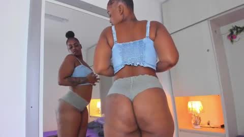 Snapshot of gigimanee chatting on October 11, 8:55 pm Gigi online show from October 11, 8:55 pm