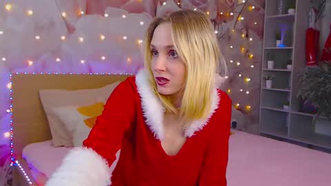 Snapshot of ginaa_lovely chatting on December 19, 8:13 am Gina online show from December 19, 8:13 am