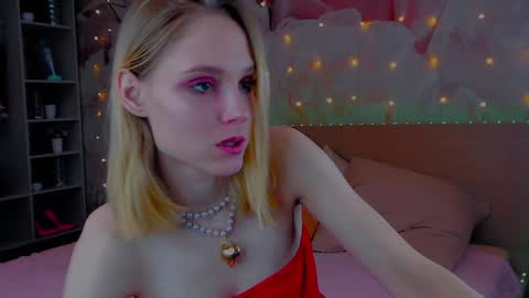 Snapshot of ginaa_lovely chatting on December 31, 6:16 am Gina online show from December 31, 6:16 am