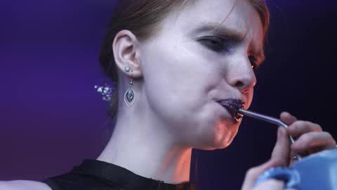        im expecting 350 thumbs up on my altar   online show from November 4, 10:15 pm