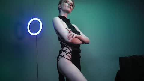        im expecting 350 thumbs up on my altar   online show from November 12, 10:19 pm