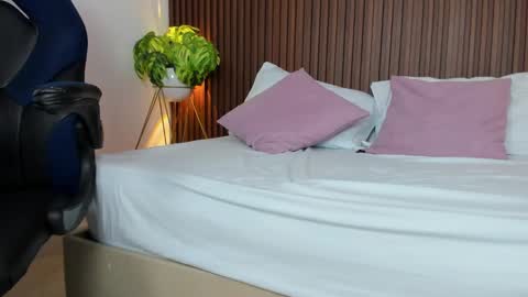 G I S E P L A online show from February 15, 5:41 am