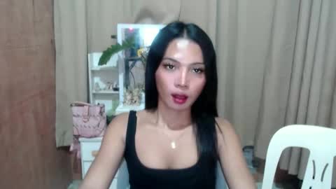 Snapshot of girl4u_aieshaxoxo chatting on October 3, 7:24 am Aisha online show from October 3, 7:24 am