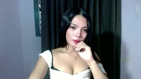 Snapshot of girl4u_aieshaxoxo chatting on October 15, 8:28 am Aisha online show from October 15, 8:28 am