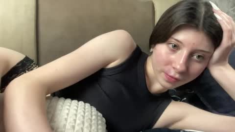 girl_cute007 online show from July 13, 10:32 pm