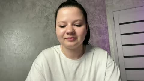 girl_cute07 online show from June 13, 9:01 pm