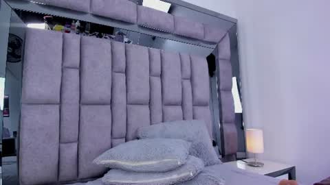 GIRL GRAY online show from June 28, 5:08 pm
