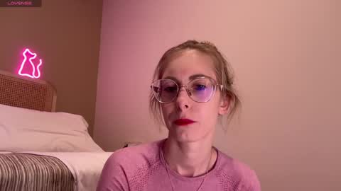 Snapshot of girl_i_am chatting on January 1, 6:59 pm Nikki online show from January 1, 6:59 pm
