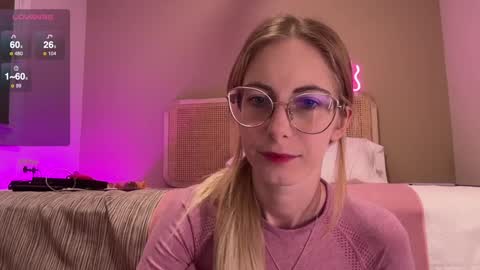 Snapshot of girl_i_am chatting on December 28, 5:35 pm Nikki online show from December 28, 5:35 pm