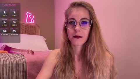 Snapshot of girl_i_am chatting on January 18, 5:37 pm Nikki online show from January 18, 5:37 pm