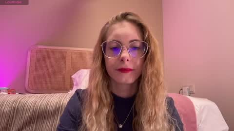 Snapshot of girl_i_am chatting on January 3, 5:53 pm Nikki online show from January 3, 5:53 pm