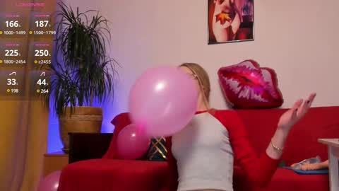 Snapshot of girl_i_am chatting on February 12, 4:22 pm Nikki online show from February 12, 4:22 pm