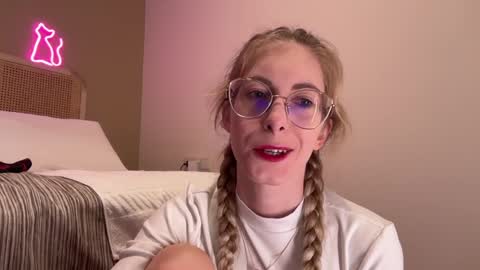 Snapshot of girl_i_am chatting on January 2, 4:13 pm Nikki online show from January 2, 4:13 pm