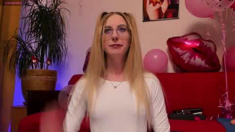 Snapshot of girl_i_am chatting on February 16, 3:38 pm Nikki online show from February 16, 3:38 pm