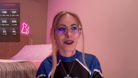 Snapshot of girl_i_am chatting on January 13, 7:42 pm Nikki online show from January 13, 7:42 pm