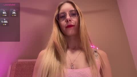 Snapshot of girl_i_am chatting on December 13, 5:32 pm Nikki online show from December 13, 5:32 pm