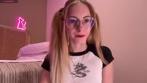 Snapshot of girl_i_am chatting on January 7, 4:48 pm Nikki online show from January 7, 4:48 pm