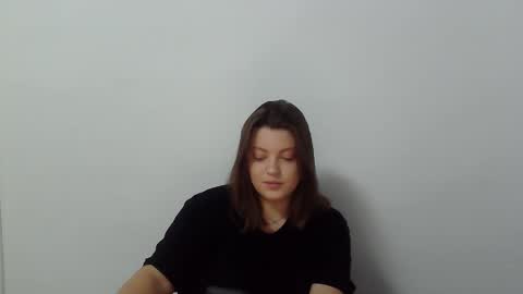 Snapshot of girl_leya chatting on October 31, 8:35 pm girl_leya online show from October 31, 8:35 pm