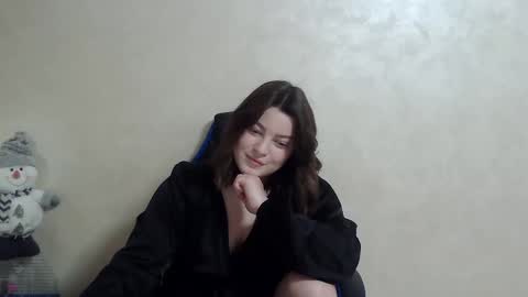 Snapshot of girl_leya chatting on January 3, 11:12 pm girl_leya online show from January 3, 11:12 pm