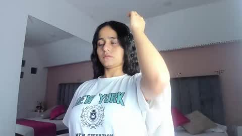 Snapshot of giselle_roldan chatting on September 26, 4:21 am GISELLE ROLDAN online show from September 26, 4:21 am