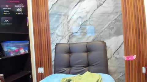 Snapshot of gisselle21 chatting on October 12, 11:23 am gissell online show from October 12, 11:23 am