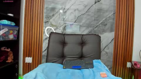 Snapshot of gisselle21 chatting on October 9, 2:10 pm gissell online show from October 9, 2:10 pm