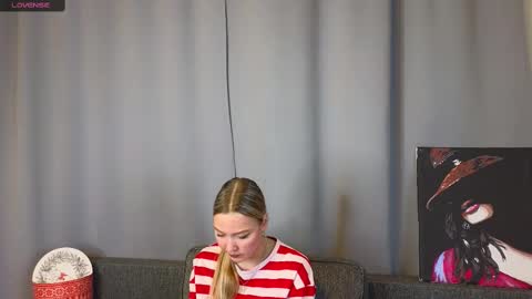 glennabayles online show from December 25, 9:02 am