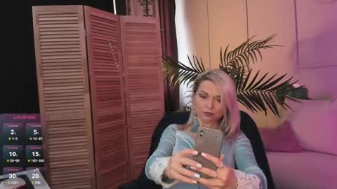 Snapshot of gloria_lovely chatting on February 25, 10:59 am Gloria online show from February 25, 10:59 am