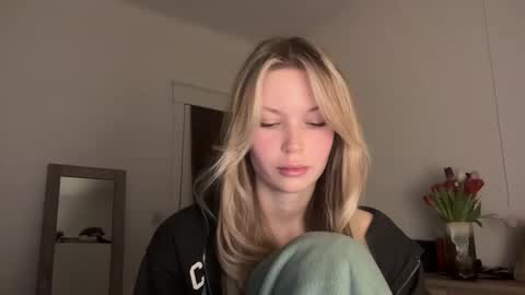 glow_angel online show from January 31, 5:10 pm