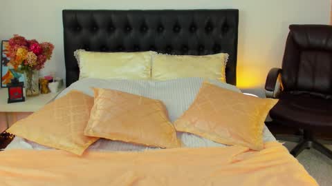 Snapshot of goddess_squirt_ chatting on October 11, 5:23 am Katrin online show from October 11, 5:23 am