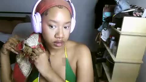 Snapshot of goddessdaisysky chatting on December 2, 11:38 pm Goddess Daisy Sky online show from December 2, 11:38 pm