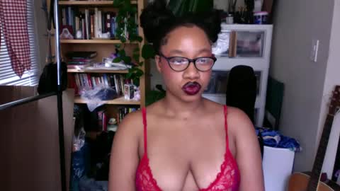 Snapshot of goddessdaisysky chatting on September 10, 6:52 pm Goddess Daisy Sky online show from September 10, 6:52 pm