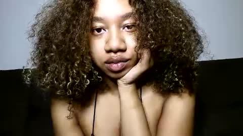 Snapshot of goddessdaisysky chatting on January 10, 1:41 pm Goddess Daisy Sky online show from January 10, 1:41 pm