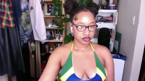 Snapshot of goddessdaisysky chatting on September 18, 6:50 pm Goddess Daisy Sky online show from September 18, 6:50 pm