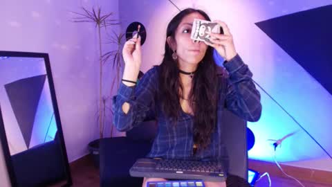 Snapshot of goddessjulieta chatting on October 17, 8:01 pm Julieta online show from October 17, 8:01 pm