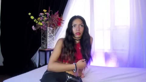 Snapshot of goddessjulieta chatting on February 14, 7:33 pm Julieta online show from February 14, 7:33 pm
