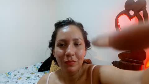Snapshot of goddessnahi chatting on December 5, 2:53 am Naih Reyes online show from December 5, 2:53 am