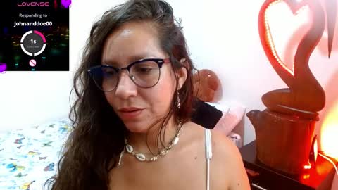 Snapshot of goddessnahi chatting on December 22, 5:23 am Naih Reyes online show from December 22, 5:23 am