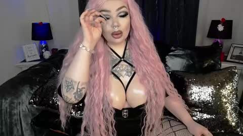 Rebecca Randall online show from February 19, 10:20 pm