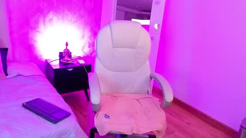 golden_muse online show from April 21, 3:57 am