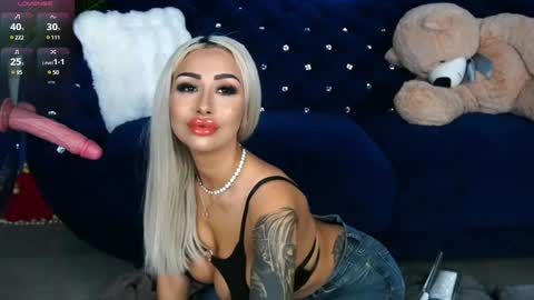 Snapshot of goldenamberx chatting on January 11, 6:01 pm GoldenAmberX online show from January 11, 6:01 pm