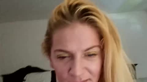 goldendoll1704 online show from May 31, 7:48 pm